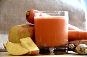 Свежевыжатый сок из моркови и яблок польза и вред