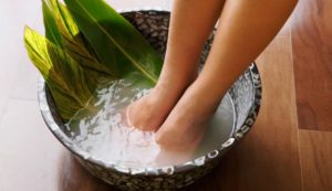 Парить ноги в соленой воде польза и вред