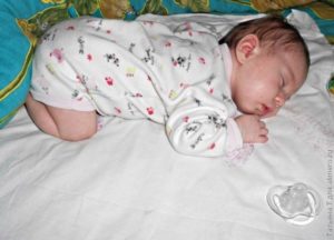 Сон на животе новорожденным польза и вред