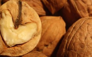 Польза и вред грецких орехов для мужчин