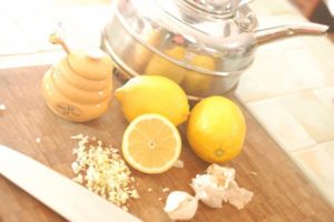 Смесь лимона чеснока и меда польза и вред