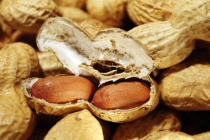 Какая польза от арахиса и какой вред?
