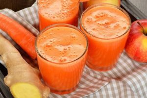 Свежевыжатый сок из моркови и яблок польза и вред