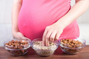 Фундук польза и вред для женщин беременных