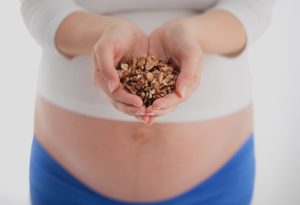 Грецкие орехи польза и вред при беременности