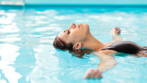 Плавание в бассейне польза и вред для женщин