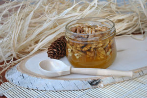 Грецкий орех и мед польза и вред