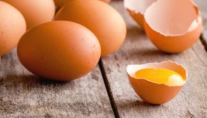 Вред и польза от сырых куриных яиц
